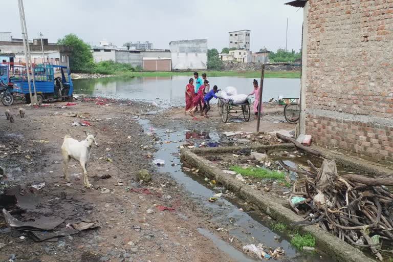 દૂષિત પાણી પીવા લોકો મજબૂર : શું બિમારીનો રાફડો ફાટશે ત્યારે મનપા કામગીરી હાથ ધરશે ?