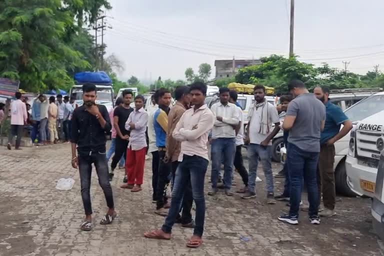 Highway Closed, Passengers, Yatris Stranded: سرینگر - جموں شاہراہ بند، یاتری، مسافرین جموں میں درماندہ
