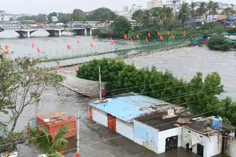 musarambhag bridge close due to heavy flow from musi rever