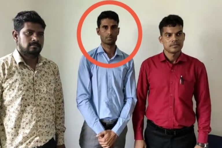 Assistant director arrested in bribe case in Pratapgarh