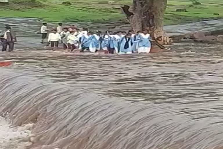 200 Children Go To School Crossing river in Harda