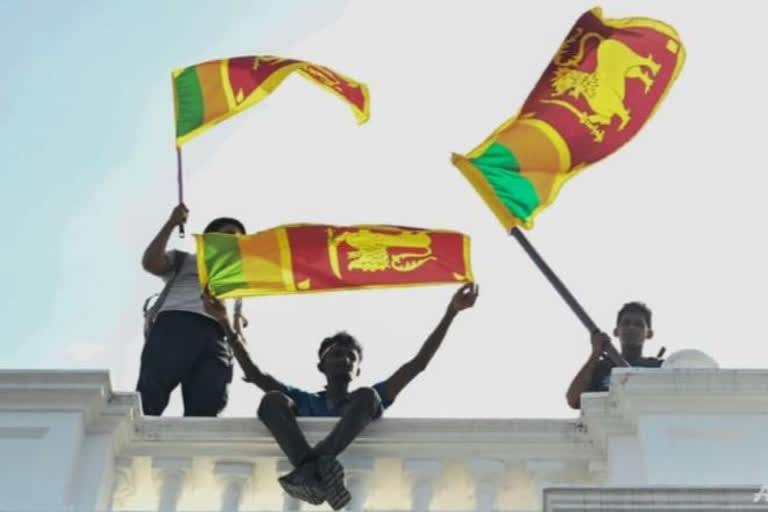 Sri Lanka arrests protest leaders, extends emergency laws