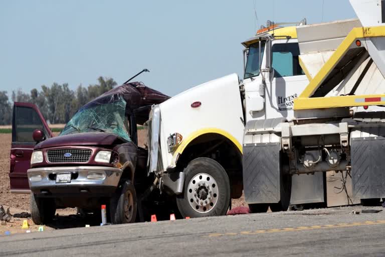 Two killed, 10 injured as vehicle capsizes near US-Mexico border