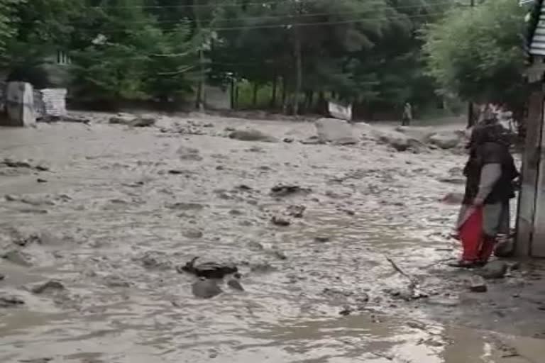 Srinagar-Leh highway closed after mudslides at Klangund in Ganderbal