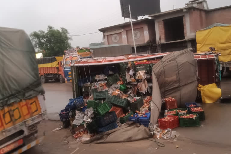 truck overturned on the road