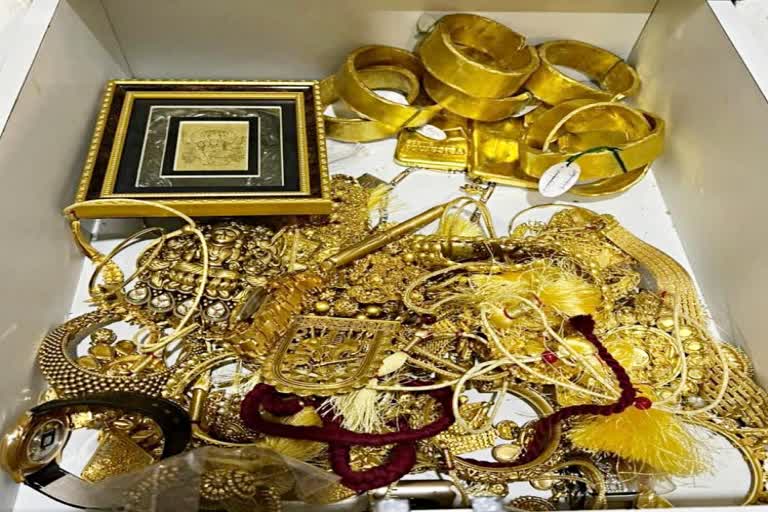 Gold found from Arpita Flat