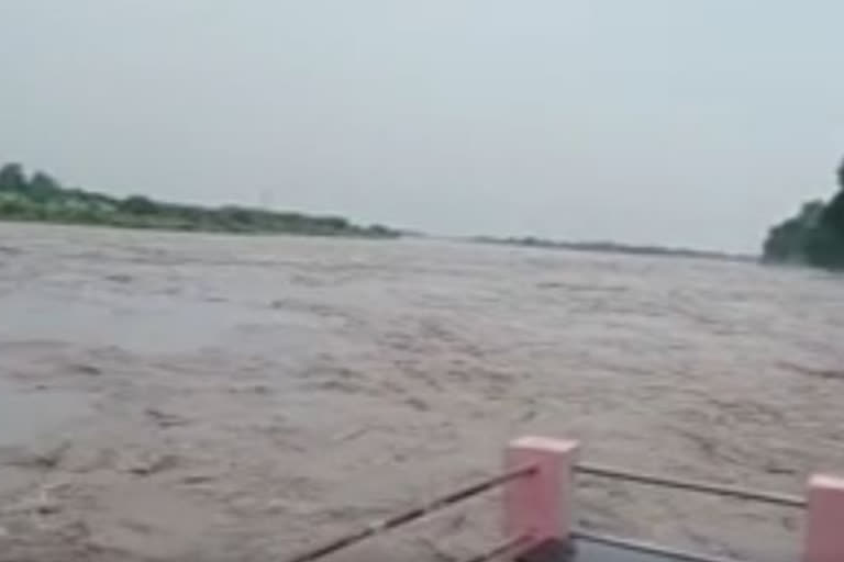 Alert sounded as water level rises in Chenab river