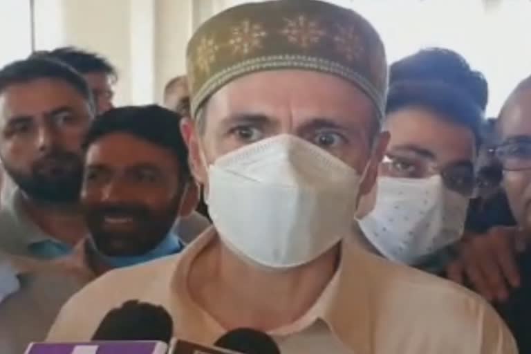 there-should-be-no-force-in-hoisting-tricolor-says-omar-abdullah