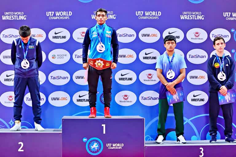 India  wrestling  Greco-Roman Wrestling  Indian wrestling  Suraj Vashisht  Suraj Vashishth Gold Medal  U17 World Championship  भारतीय पहलवान सूरज वशिष्ठ  अंडर 17 वर्ल्ड चैम्पियनशिप  अंडर 17 रेसलिंग चैम्पियनशिप  सूरज वशिष्ठ ने जीता गोल्ड मेडल