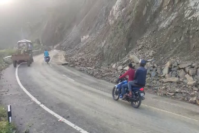 gangotri-highway-near-bandarkot-smooth-for-traffic