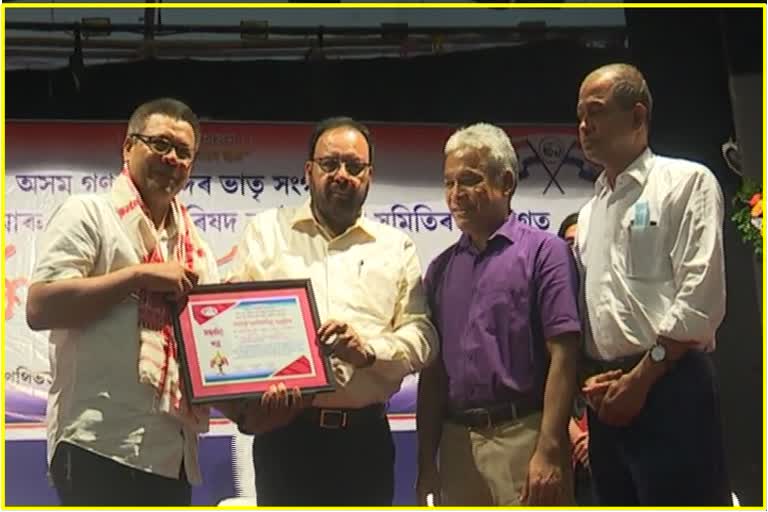 Health Minister Keshav Mahanta felicitates students in Nagaon