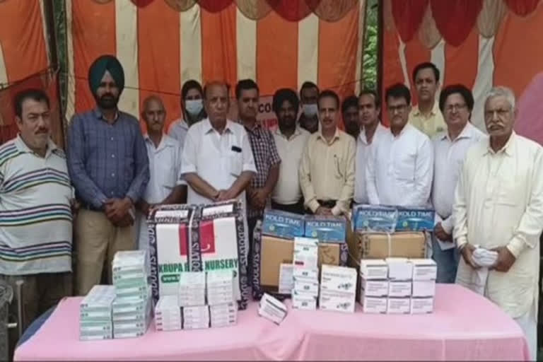 a-group-of-social-workers-from-jammu-donated-lot-of-medicines-to-cmo-ramban-for-yatries