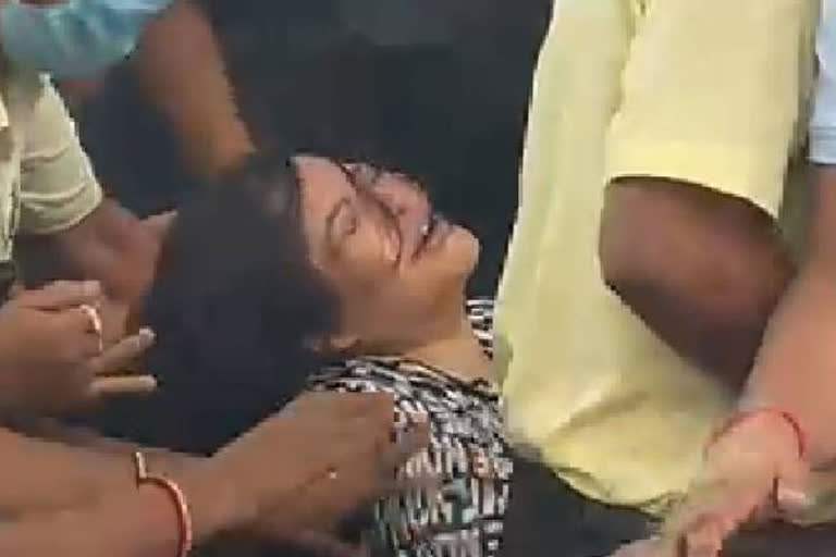 Arpita Mukherjee Crying Before Entering Joka ESI Hospital