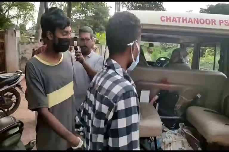 Attack on female SI and CPO at Kollam  Attack on Police officers at kollam chathannur  culprits got arrested in Attack on Police officers case  kollam chathannur Attack case  കൊല്ലത്ത് വനിത എസ്ഐയെയും സിപിഒയെയും ആക്രമിച്ച സംഭവം  കൊല്ലത്ത് പൊലീസുകാര്‍ക്ക് നേരെ ആക്രമണം  കൊല്ലത്ത് പൊലീസുകാരെ ആക്രമിച്ച പ്രതികള്‍ അറസ്റ്റില്‍