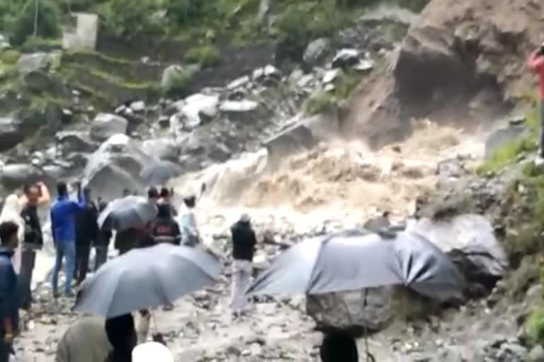 Badrinath National Highway obstructed due to the boom of Lambagad and Khachra drain
