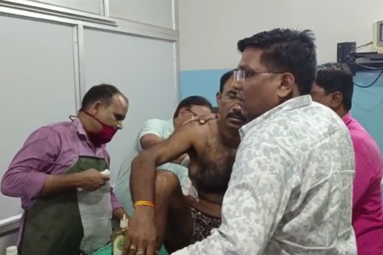 Criminals shot businessman Mahabir Yadav in Koderma