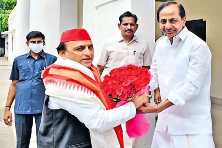 KCR and Akhilesh Yadav meeting at delhi  akhilesh yadav about regional parties  akilesh yadav meeting  akhilesh yadav about up byelection lost  kcr and akhilesh yadav planning for regional parties  കെസിആർ അഖിലേഷ് യാദവ് കൂടിക്കാഴ്ച  അഖിലേഷ് യാദവും സമാജ് വാദി പാർട്ടിയും  ഉത്തർപ്രദേശ് സമാജ് വാദി പാർട്ടി  കെ ചന്ദ്രശേഖര റാവു  അഖിലേഷ് യാദവ്