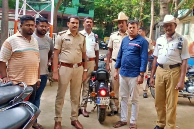 traffic-police-arrested-a-person-who-installed-two-numberplates-for-same-bike-in-banglore