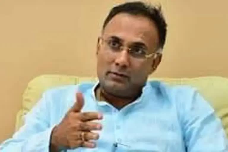 dinesh gundurao series tweet against bjp govt