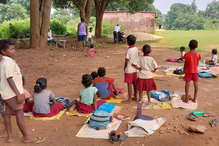 Government school is running under tree