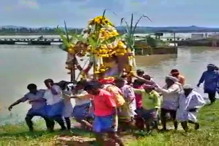 ಅಂತ್ಯಸಂಸ್ಕಾರಕ್ಕೆ ಸಾಗುತ್ತಿರುವುದು