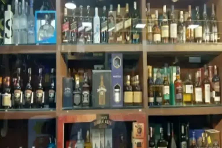 delhi govt extends license period preempting liquor shortage in capita