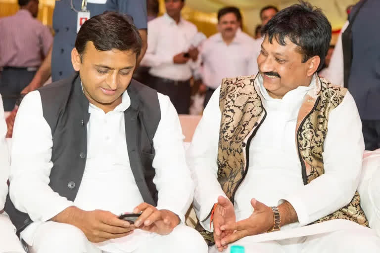 MLA Deepa Narayan Singh Yadav close to Akhilesh Yadav