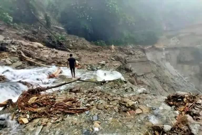 over-150-people-stuck-in-himachal-pradesh-lahaul-spiti-due-to-flash-flood