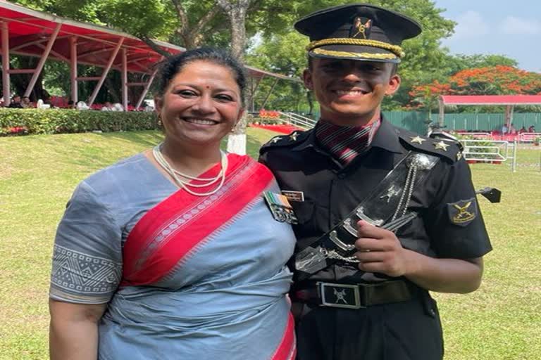 Son Graduates From Army Training Academy After His Mother