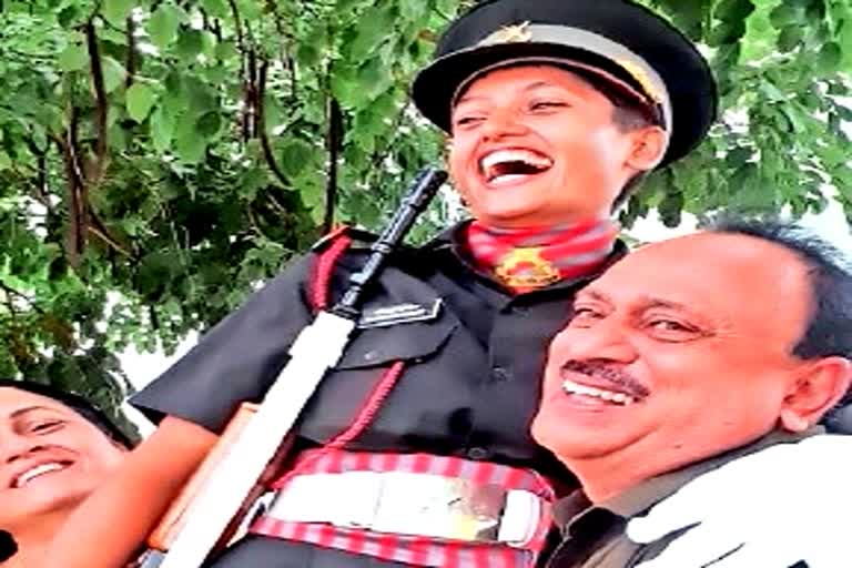 Vanshika Pandey became first woman lieutenant from Chhattisgarh