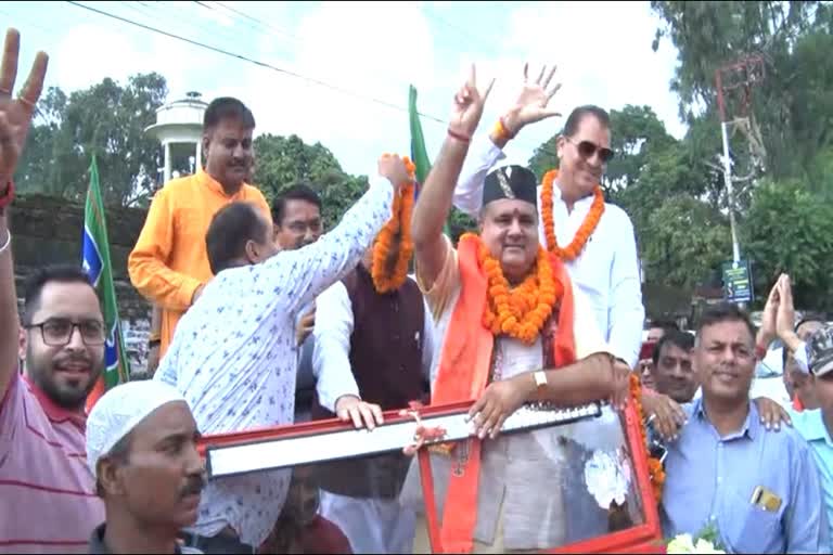new-state-president-of-bjp-mahendra-bhatt-received-a-warm-welcome-in-dehradun
