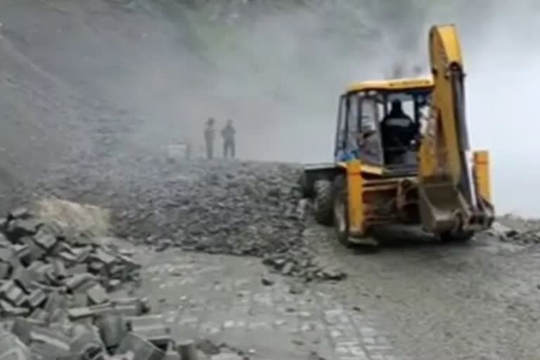 Srinagar-Leh Highway closed after multiple landslides