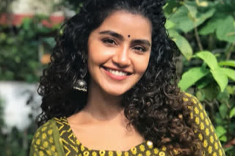 anupama parameswaran on karthikeya