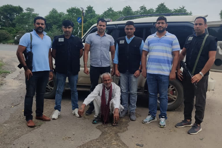 Luck ran out for a criminal, who was absconding for about 30 years and made an acting career in the tinsel verse of Bhojpuri. Haryana's Special Task Force (STF) arrested the thespian on Monday.