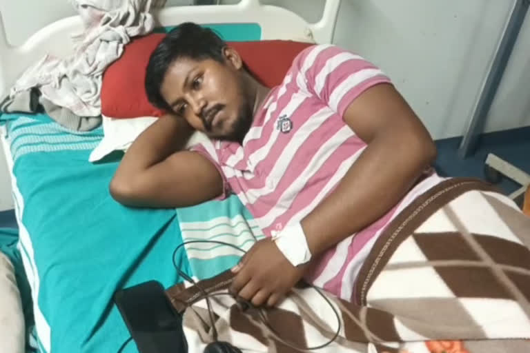 young man hospitalized in Doddaballapur, young man hospitalized over doctor negligence in Bengaluru, Bengaluru doctors news, ದೊಡ್ಡಬಳ್ಳಾಪುರದಲ್ಲಿ ಯುವಕ ಆಸ್ಪತ್ರೆಗೆ ದಾಖಲು, ಬೆಂಗಳೂರಿನಲ್ಲಿ ವೈದ್ಯರ ನಿರ್ಲಕ್ಷ್ಯಕ್ಕೆ ಯುವಕ ಆಸ್ಪತ್ರೆಗೆ ದಾಖಲು, ಬೆಂಗಳೂರು ವೈದ್ಯರ ಸುದ್ದಿ,