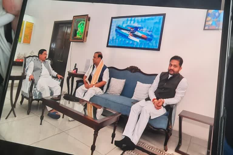 Former MP Furkan Ansari releases photo of Congress MLA Anoop Singh meeting with Assam CM Himanta Biswa