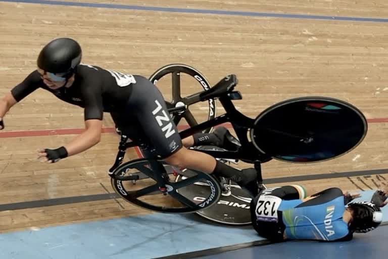 CWG 2022  commonwealth games  Indian Cyclist Meenakshi Suffers Horrific Crash  Indian Cyclist Meenakshi  Meenakshi  കോമണ്‍വെല്‍ത്ത്‌ ഗെയിംസ്  ഇന്ത്യൻ സൈക്ലിസ്റ്റ് മീനാക്ഷിക്ക് അപകടം  ഇന്ത്യൻ സൈക്ലിസ്റ്റ് മീനാക്ഷി  മീനാക്ഷി