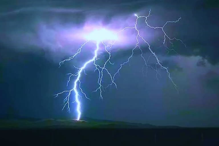 Three farmers died due to thunderbolt in jayashanker bhupalapally district