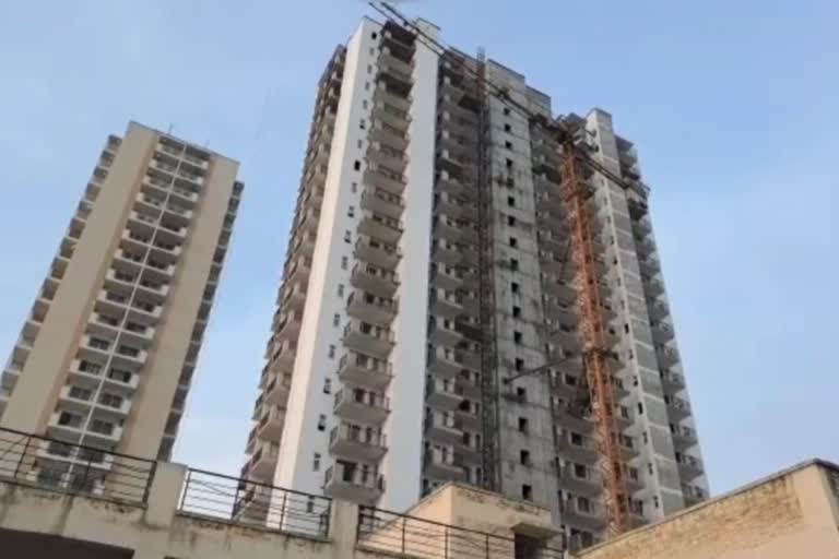 Workers die in Gurugram Palm Hill Society