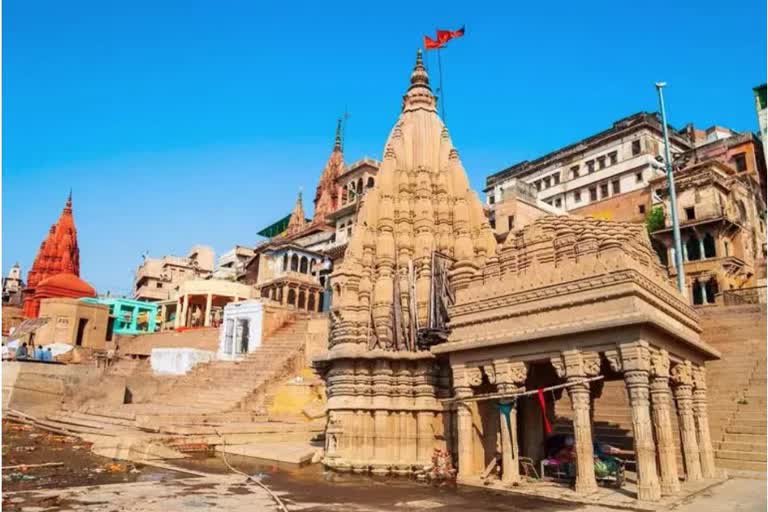 Etv BharatMAN APPEALS TO PM MODI FOR REPAIR OF RATNESHWAR MAHADEV TEMPLE VARANASI