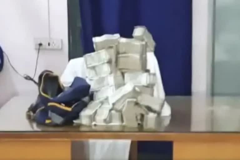 Jharkhand mlas cash seizure case  cid restrained delhi police  seizure cash case in Jharkhand  Jharkhand mlas  കാറില്‍ നിന്ന് പണവുമായി പിടിയിലായ എംഎൽഎമാര്‍  ജാർഖണ്ഡില്‍ പിടിയിലായ എംഎൽഎമാര്‍  പണം പിടിച്ചടുത്ത കേസ്  കാറില്‍ നിന്ന് പണം പിടിച്ചെടുത്ത കേസ്  രഹസ്യാന്വേഷണ വിഭാഗത്തെ പൊലീസ് തടഞ്ഞു  ഡല്‍ഹി പൊലീസ്  സിഐഡിയെ തടഞ്ഞ് പൊലീസ്