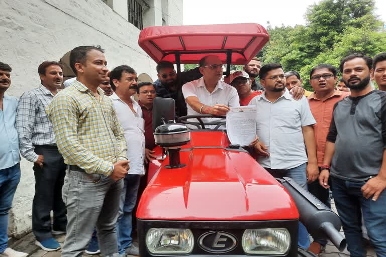 Congress protest on the problem of water logging in Haldwani