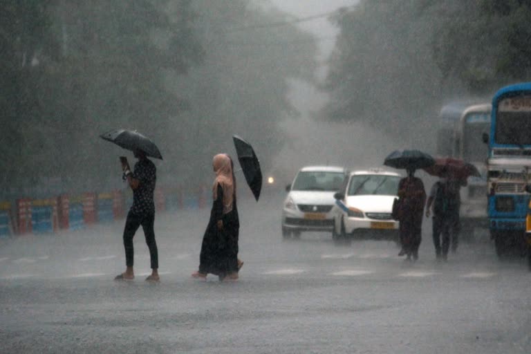 weather update at kerala  The red alert withdrawn in kerala  കേരളത്തിൽ മഴ കുറഞ്ഞു  കേരളത്തിലെ കാലാവസ്ഥ  സംസ്ഥാനത്ത് മഴയുടെ തീവ്രത കുറഞ്ഞു  റെഡ് അലേർട്ട് പിൻവലിച്ചു  11 ജില്ലകളിൽ ഓറഞ്ച് അലേർട്ട്  orange alert in 11 district  heavy rain in kerala