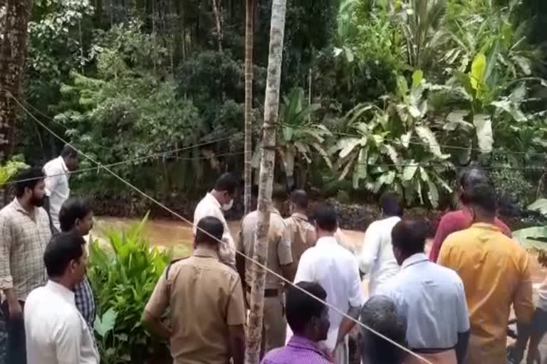 Lady Drowned in water  Kasargod News  Latest News Kasaragod  കാസർകോട് വാര്‍ത്തകള്‍  പ്രധാനവാര്‍ത്തകള്‍  റിട്ടയേര്‍ഡ് അധ്യാപിക ഒഴുക്കിൽ പെട്ടു  തിരച്ചിൽ തുടരുന്നു  കനത്ത മഴയില്‍ നാശനഷ്‌ടം  ഉരുൾപൊട്ടല്‍