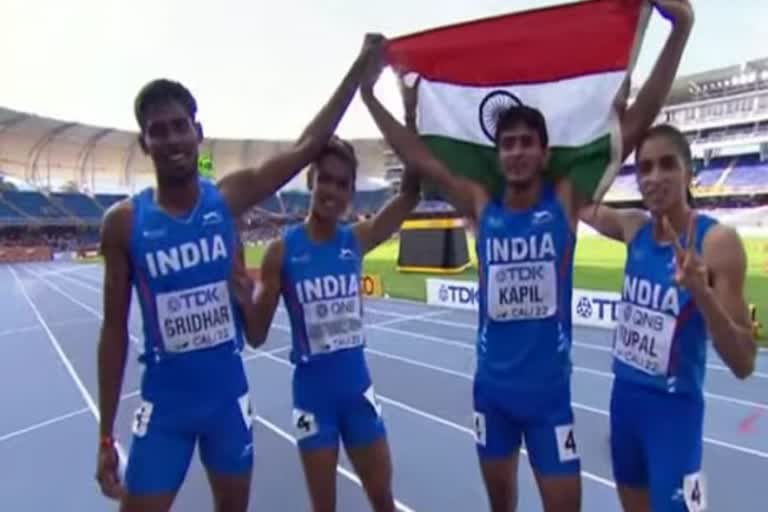 Indian team winning the relay