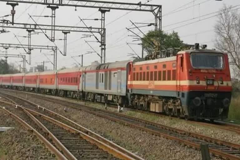 couple dead body rescued at rail line in Berhampur