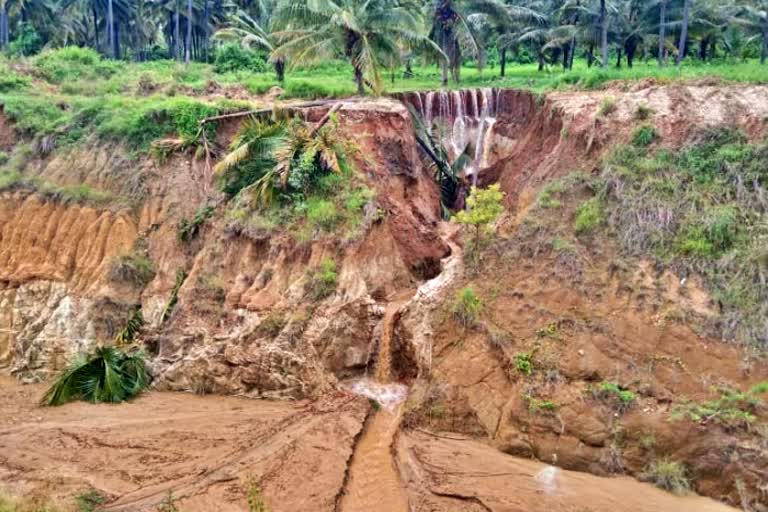 hemavati-canal-collapsed-due-to-heavy-rains