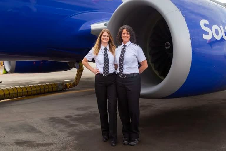 US Mother-daughter Pilot Duo Creates History By Flying Together