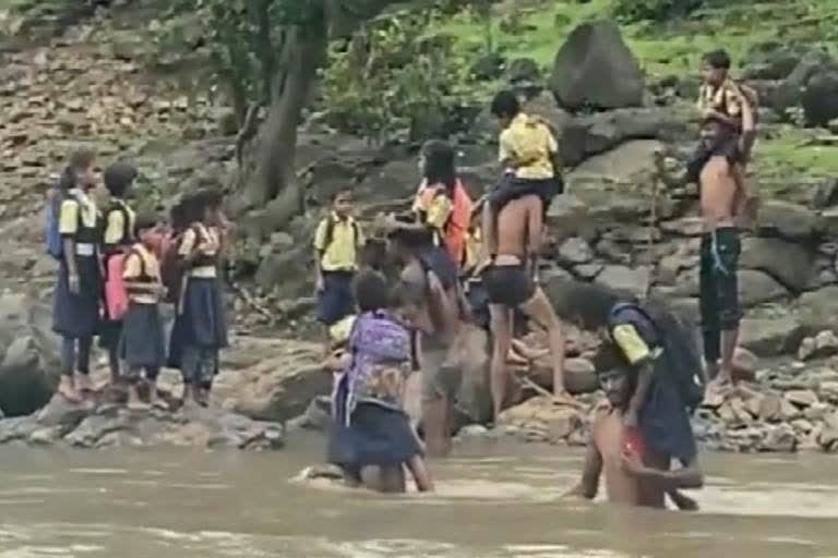 Student Cross River In Nashik