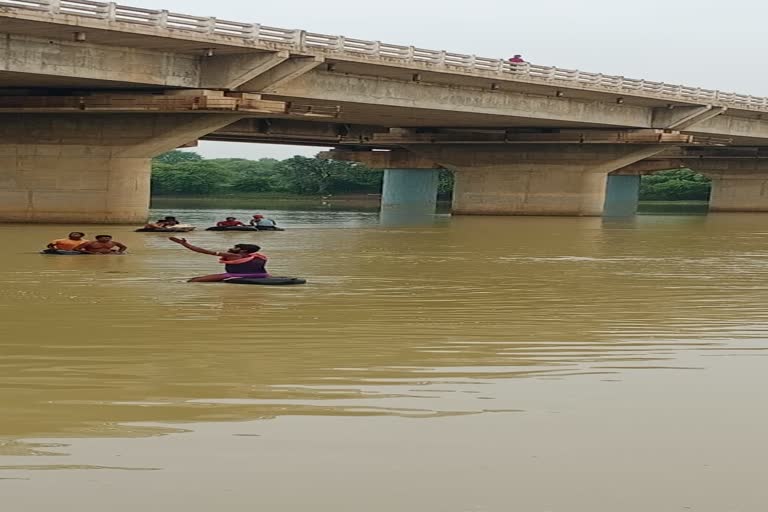 Etv Bharadead body found in shivnath river t